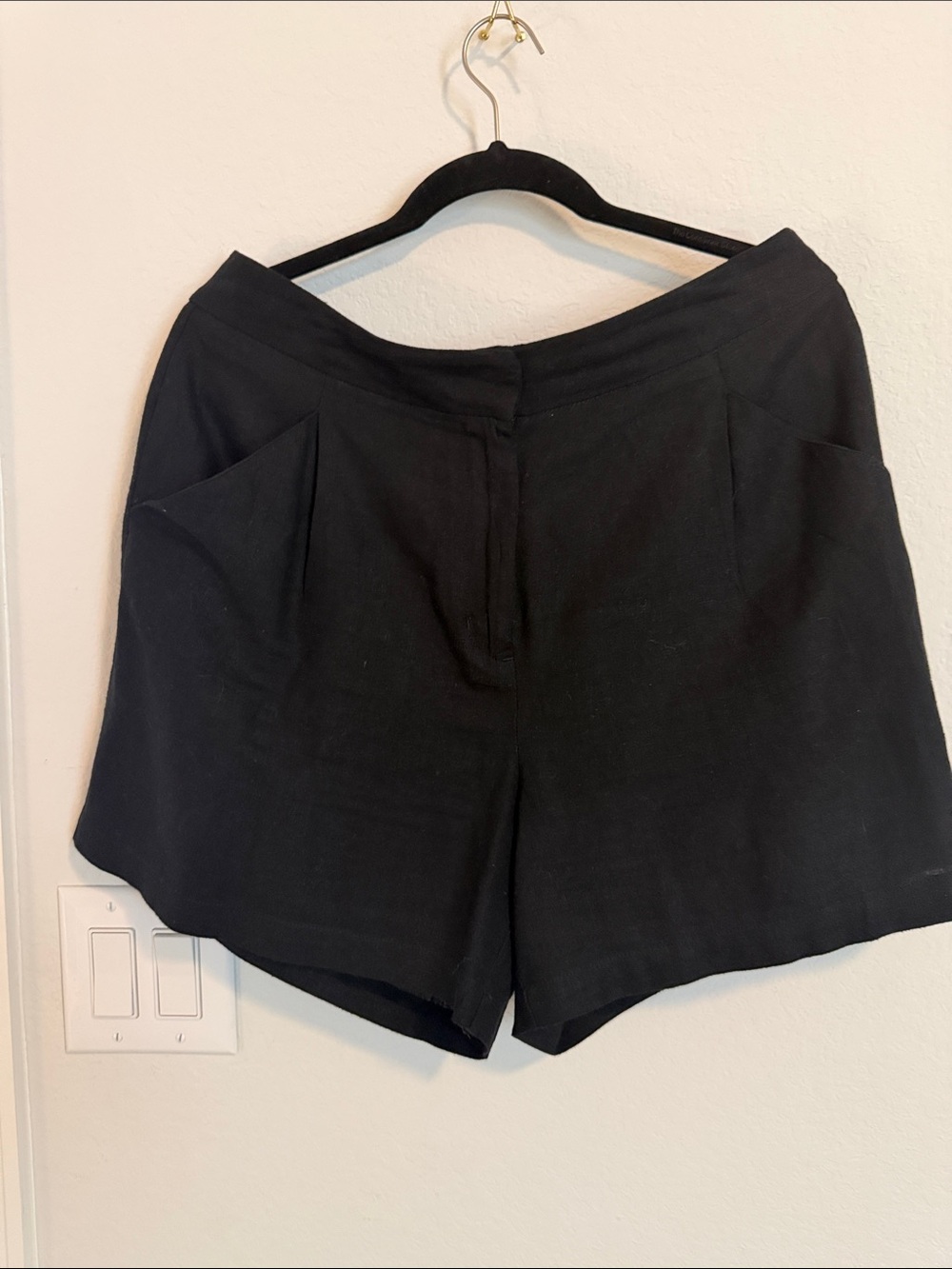High-Rise Black Women's Linen Shorts with Front Pockets